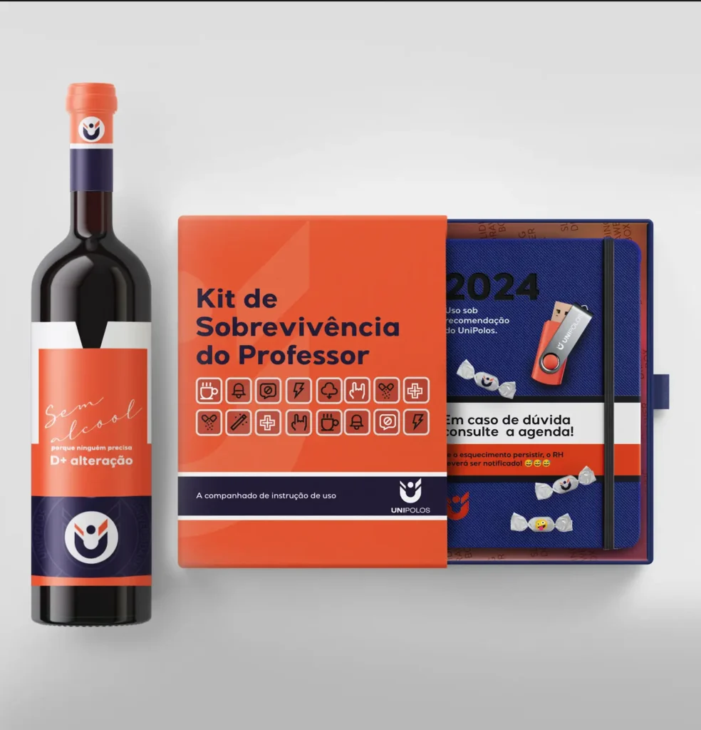 Kit de sobrevivência com uma garrafa de vinho sem álcool, balas e uma agenda com temática humorística.